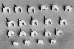 Скоба 10 мм круглая с гвоздем купить Киев цена кабельне кріплення з цвяхом купити Київ ціна