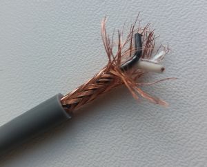 Кабель передачи данных экранированный 2х0.25 медный гибкий 2 жильный одна пара многопроволочных жил сечением 0.25 кв. мм в экране медного плетения внешний диаметр 5.7 мм liycy data cable 2 x 0.25 24 awg trvvp rvvp